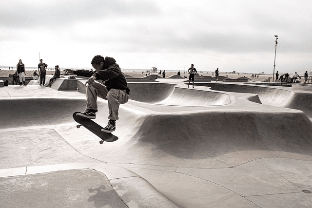 Skateboarders are prone to knee injuries